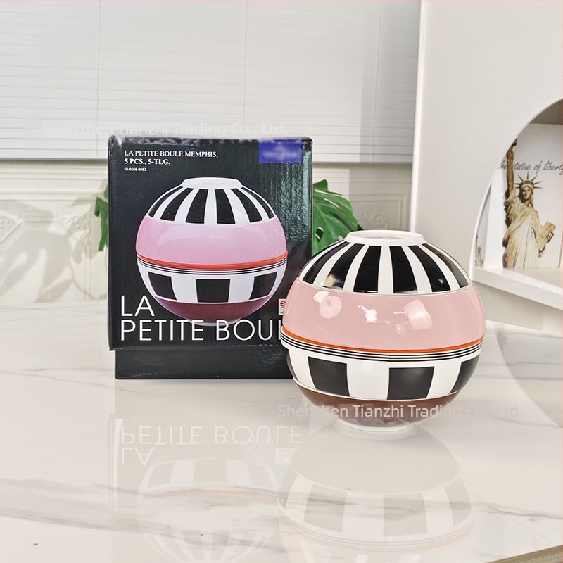 5 részes csont porcelánból készült gömb alakú étkészlet, alglazúrral színezett, mikrosütőben használható.