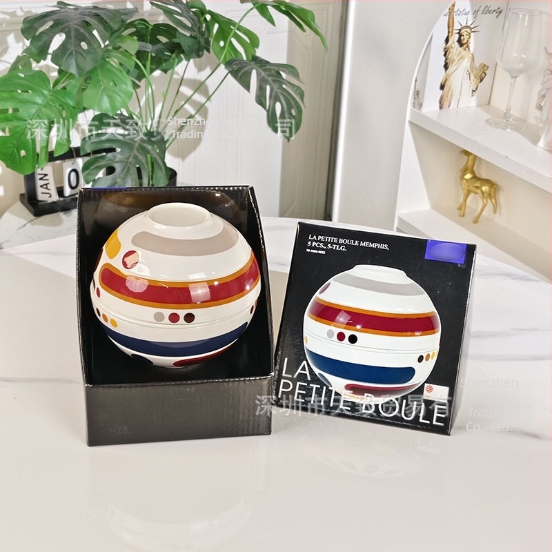 5 részes csont porcelánból készült gömb alakú étkészlet, alglazúrral színezett, mikrosütőben használható.