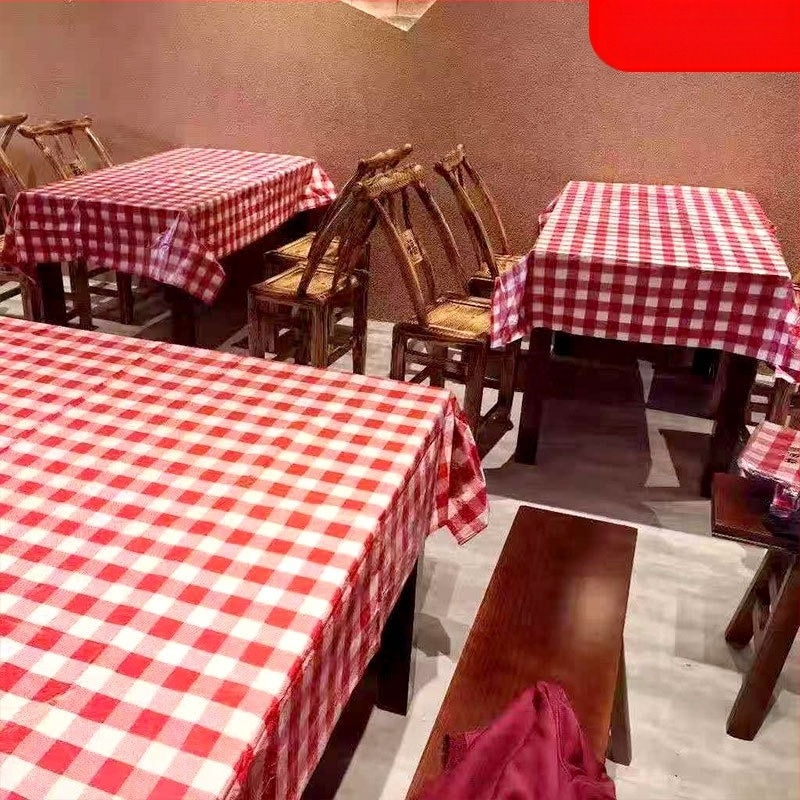 Vörös kockás egyszer használatos műanyag asztalterítő, háztartási, piknik és barbecue használatra, kereskedelmi célokra