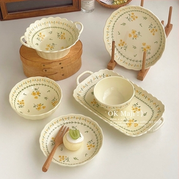 Porcelán étkezési készlet duplafogantyúval ellátott levesestálak és tányérok, alglazúr felület, koreai stílus, szabálytalan forma, mikrohullámú sütőbe tehető