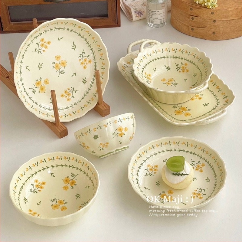 Porcelán étkezési készlet duplafogantyúval ellátott levesestálak és tányérok, alglazúr felület, koreai stílus, szabálytalan forma, mikrohullámú sütőbe tehető