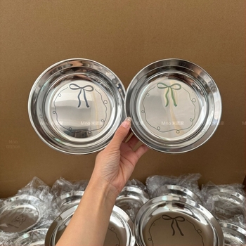 Rozsdamentes acél lapos tányér, kör alakú, modern minimalista stílus, kézzel rajzolt textúra