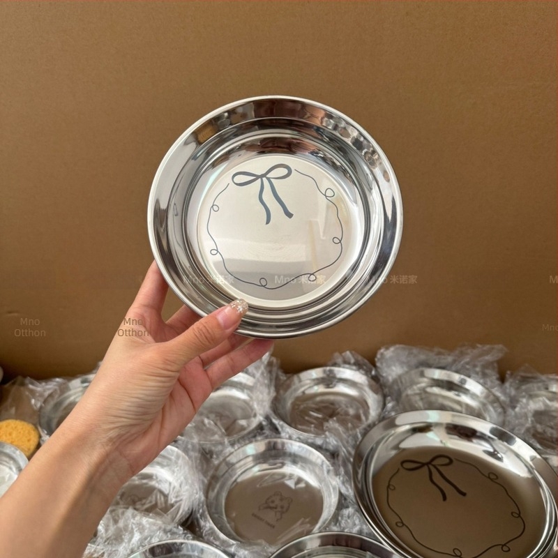 Rozsdamentes acél lapos tányér, kör alakú, modern minimalista stílus, kézzel rajzolt textúra