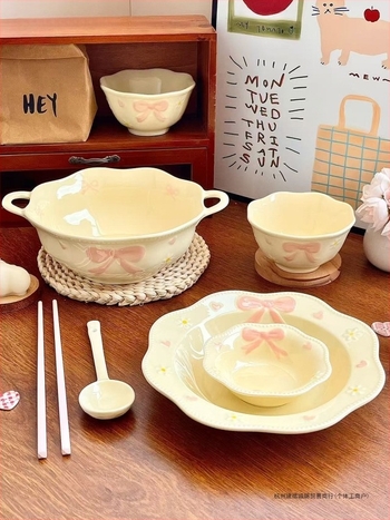 Egyszemélyes étkészlet, vintage francia stílus, domborított masni motívummal, csont porcelán