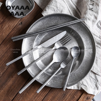 304 rozsdamentes acélból készült nyugati stílusú étkészlet: steak kés, villa, kanál és desszertkanál; retro stílusú, kézzel készített, logó nyomtatás