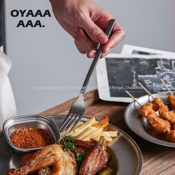 304 rozsdamentes acélból készült nyugati stílusú étkészlet: steak kés, villa, kanál és desszertkanál; retro stílusú, kézzel készített, logó nyomtatás