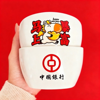 A ló éve porcelán étkészlet – tálak, tányérok és lapos tányérok, kör alakú formájú, karikatúra minta, kreatív stílus; mikrohullámú sütőben használható; testreszabható; Zhongxian Ceramics márka