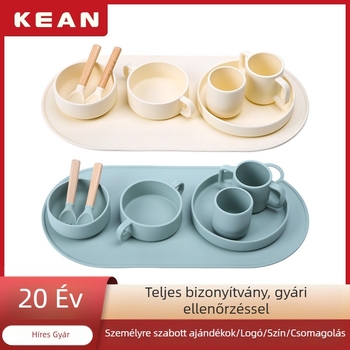 Baba etkezőtálkészlet szilikonból, edzésre szolgáló pohárral • Anyag: élelmiszer-minőségű szilikon • Márka KEAN • 3 hónapos kortól • Egyszerű stílus