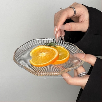 Szabálytalan felhő mintázatú üvegtányér – átlátszó gyümölcs- és nassoló tál, modern egyszerű stílus