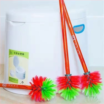 WC-kefe kerek fejű, fa fogantyúval, kartoncsomagolás, súly 0,7 kg, 2020 tavaszán debütált