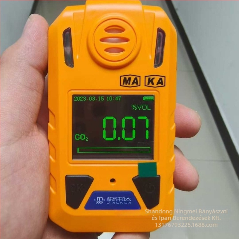 CD5 hordozható többgázos detektor, 0-1000 ppm, érzékeli CH4, O2, CO, H2S, CO2; 1,5Ah újratölthető akkumulátor