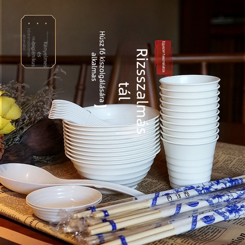 Egyszer használatos étkészlet rizshéjból 10 személyre, tartalmaz tálakat, evőpálcikákat, poharakat és kanalakat, biológiailag lebomló