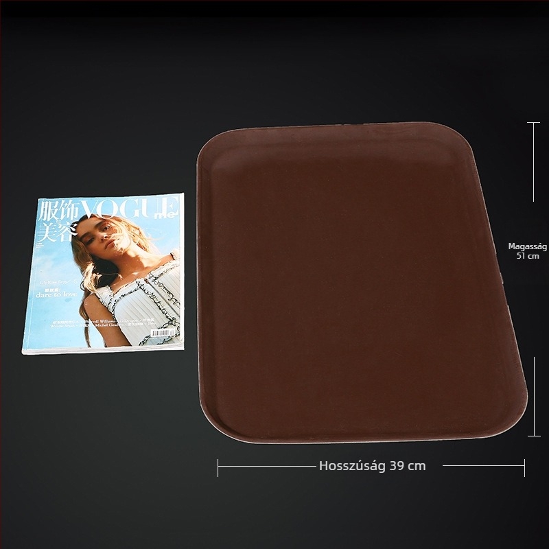 Műanyag kör alakú tál az étkezésekhez, modern és minimális stílus, nyomtatott logóval, mikrohullámú sütőhöz nem alkalmas, 2018-ban debütált.