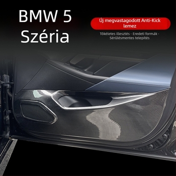 BMW 5 Series belső ajtópanel védő matricák (2024–2025), szénszálas minta