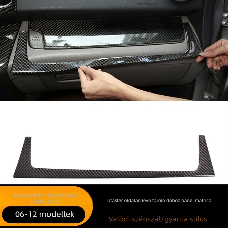 Szénszálas belső védőpanel a Toyota RAV4 utasoldali tárolópaneléhez (2006–2012) – AKLW ASCF-1369 – testreszabható