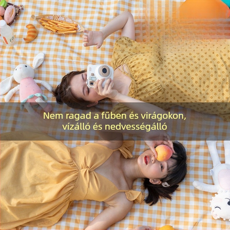 Csúszásmentes és nedvességálló piknik alátét, vastított, hordozható, 2–4 személyre, nem szövött anyagból.