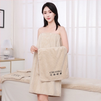 Korál fleece törölköző kozmetikai szalonok számára egyedi logóval – gravírozás és hímzés; 350 g; egyrétegű szál; gyártási folyamat: hímzés, varrás és nyomtatás