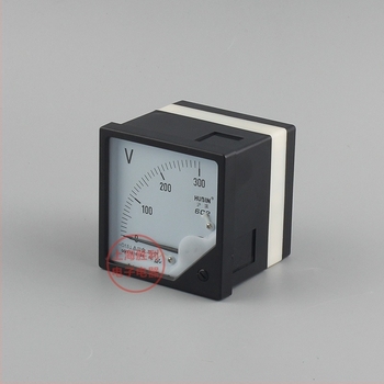 Pointer típusú DC feszültségmérő, modell 6C2-V, mérési tartományok: 10V, 30V, 50V, 100V, 250V, 300V, 1000V