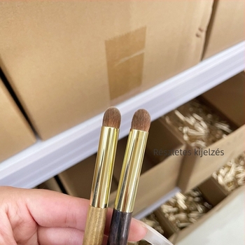 Korrektor-sminkecset kerek fejjel, multifunkcionális, fa nyél, szál anyaga: más, készlet 1 db
