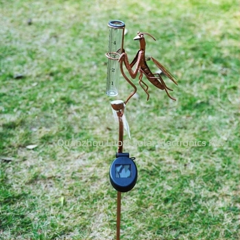 Napsugarenergia által működtetett vasból készült kerti dísz, bogár formájú, esőmérővel, modell LKS-1105, IP65, 0,5W világítás, CE tanúsítvány