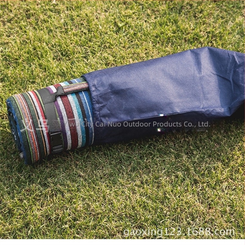 SweetTrip Vastagított piknik matrac kempinghez és a strandra - nedvességálló, pamut szálak által színzett anyag, 2000 g, modell ds121212, több személyes használatra