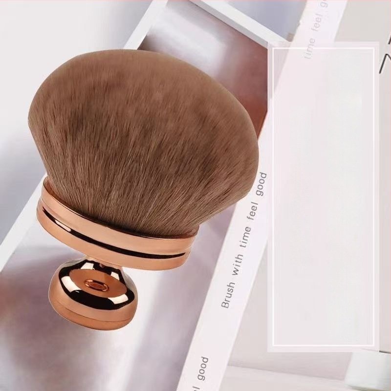 Gomba fejű púder- és blush ecset, puha nylon sörték, műanyag nyél, 1 darab