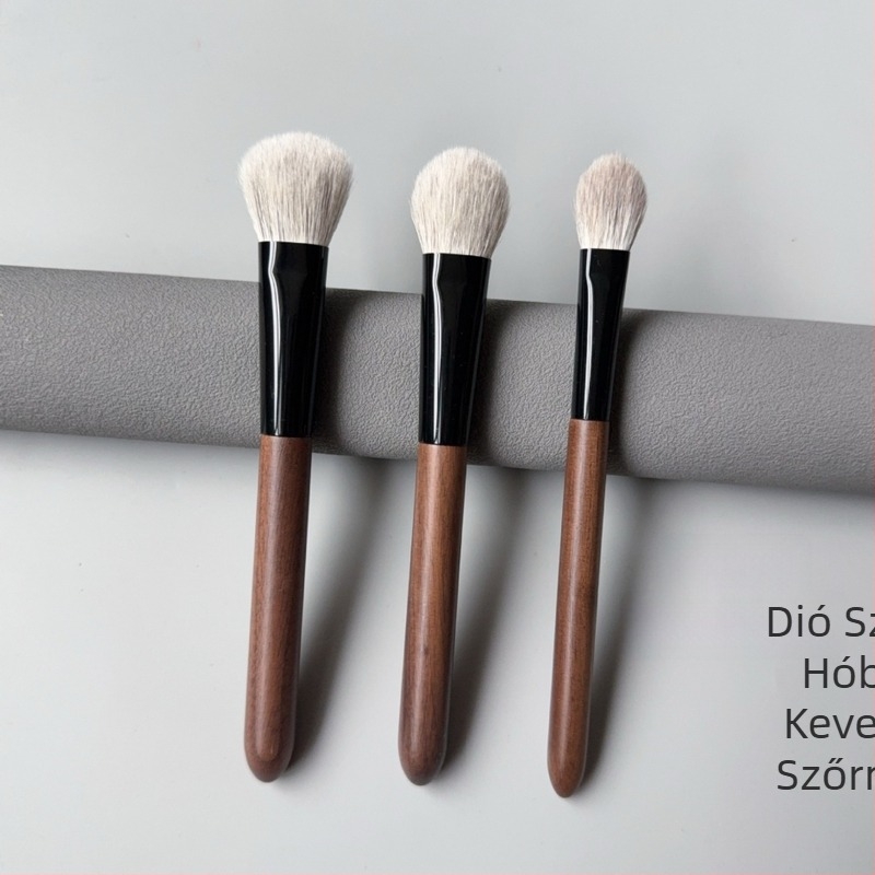 Highlighter és pirosító ecset, szőrszálak hófújás keverékéből, fa hosszú nyél, egyedi csomagolás