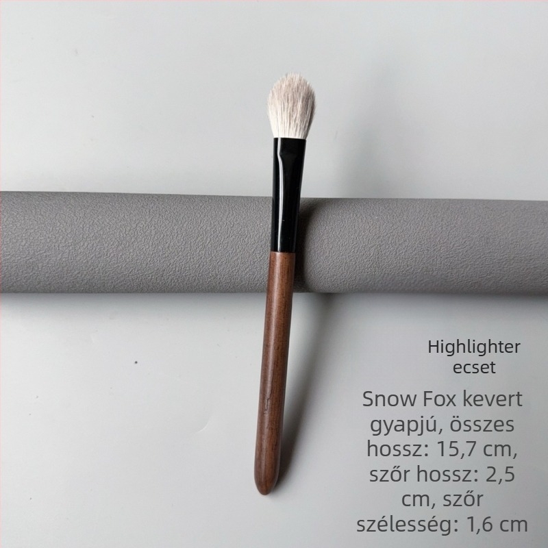 Highlighter és pirosító ecset, szőrszálak hófújás keverékéből, fa hosszú nyél, egyedi csomagolás