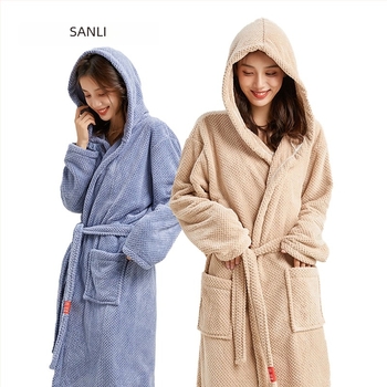 Korall velúr fürdőköpeny; fő anyag: poliészter 85%; párok számára; uniszex; tavasz