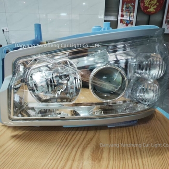 Sinotruk Howo 07 modell elülső fényszórók lencsével WG9719720001/2