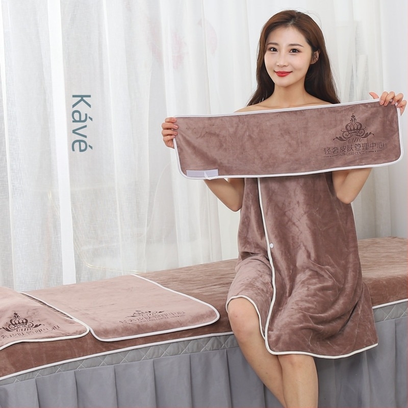 Öt részes luxus kozmetikai szalon törölközőkészlet: arctörölköző, párnator törölköző, fejkendő, ágytörölköző és fürdőlepedő. Anyag: szuperfinom rost; Tömeg: 420 g; Márka: Muyang; Szál feldolgozás: törött festett szál; Logó nyomtatás elérhető