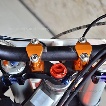 CNC-megmunkált kormányemelő blokk KTM cross-country motorkerékpárhoz