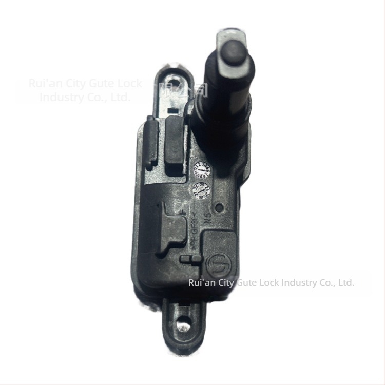 Audi A4 B8 (8V0862153A) üzemanyag tank fedél aktívátor, kompatibilis Jetta, Touran, Tiguan, Touareg és A4–A7 modellekkel; ABS anyagú.