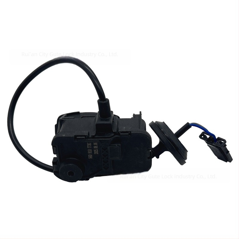 Üzemanyag-tankfedél záró motor kábelrel Passat, Golf 7, Sagitar számára — Modellek: 5C6810773C, 5C5810773B; Márka: Han Yang