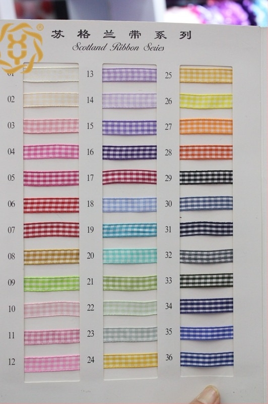 Készleten: skót kockás szalagok különböző méretekben — satin szalagok, textil szalagok és webbing szalagok ajándékcsomagoláshoz és ruházati díszítéshez
