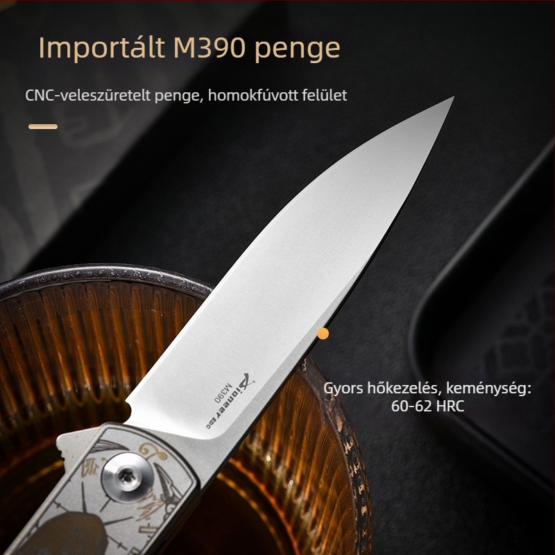Hajtható kés M390 titánötvözetből, penge 7,4 cm, PioneerEDC, hordozható kültéri használathoz