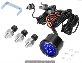 Tianruixiang LED digitális háromkijelzős autós műszer, légnyomásmérő, modell Liquid Crystal Barometer, univerzális alkalmazás