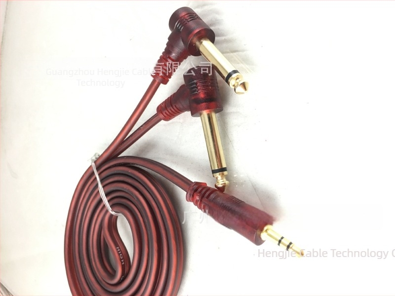 Aranyozott végű, magas árnyékolású 3,5 mm-es kábel két 6,5 mm-es csatlakozóval, 30×2×12 réz vezetők, PVC külső burkolat, testreszabható