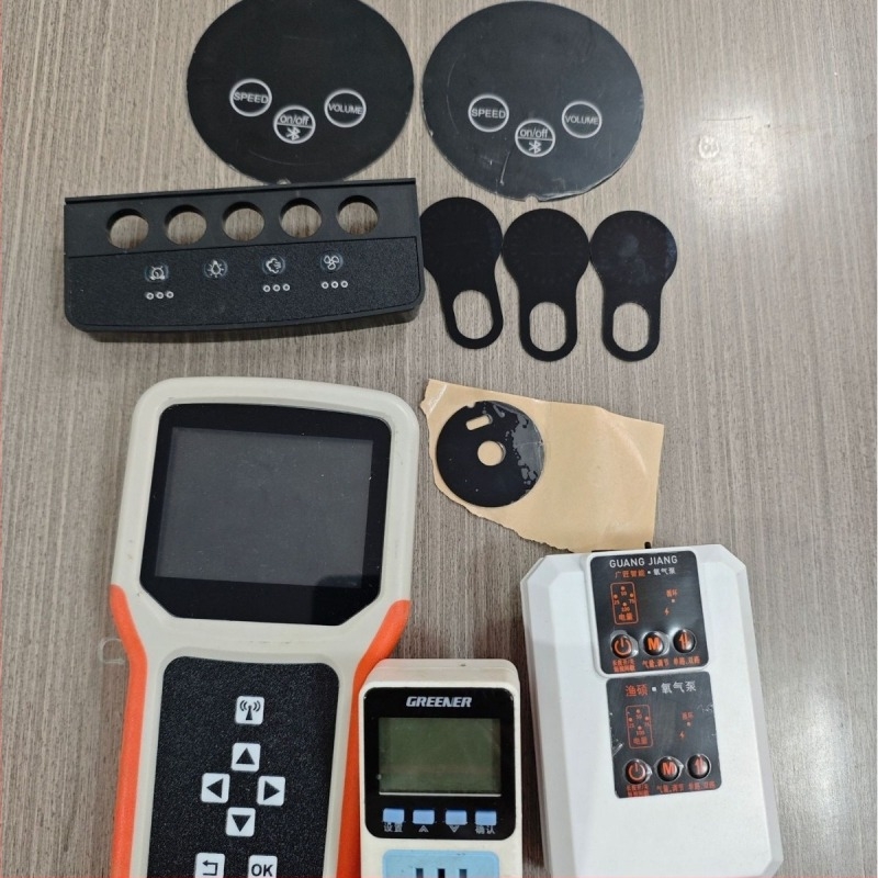 Önmagad akril címke PC-vezérlőpanelhez domborított gombokkal; PVC öntapadó matrica, szitanyomás és digitális nyomtatás