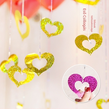 Esküvői dekorációhoz készült lufi-pendáns szett — szív alakú díszítések, gyöngyházfényű esőhatással, műanyagból, masnival