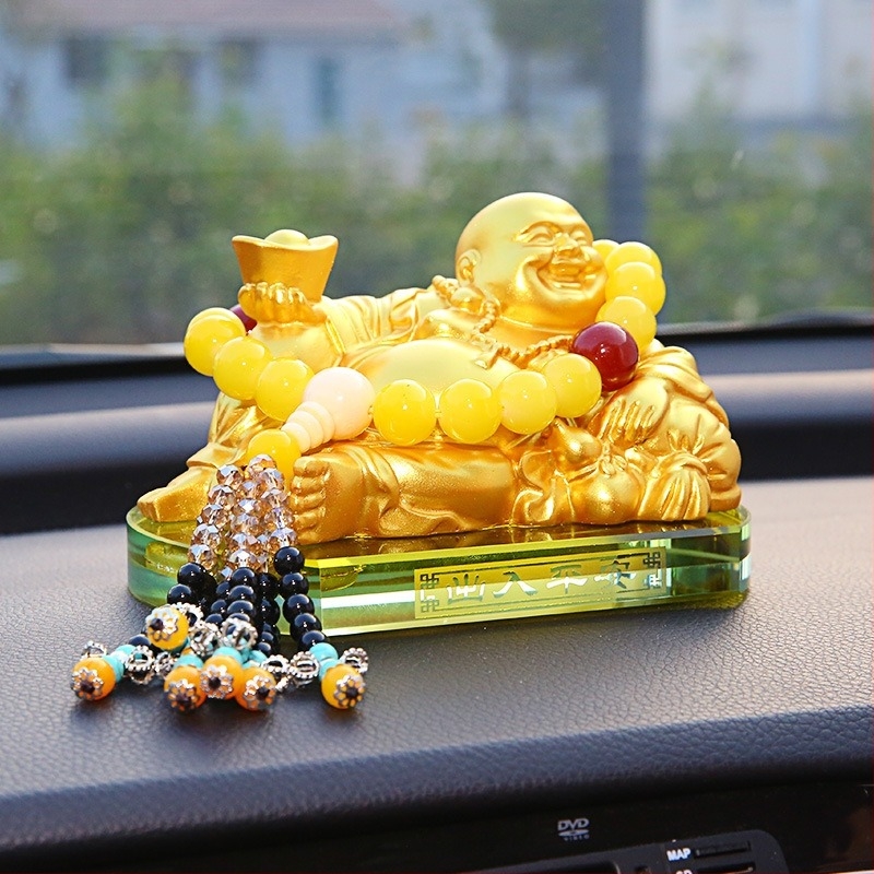 Autós illatosító tartó Buddhát ábrázoló szoborral, gyanta Buddha, ülés-típusú beépítés, dekoratív aromaterápia virágos jegyekkel, nettó tömeg 650 g
