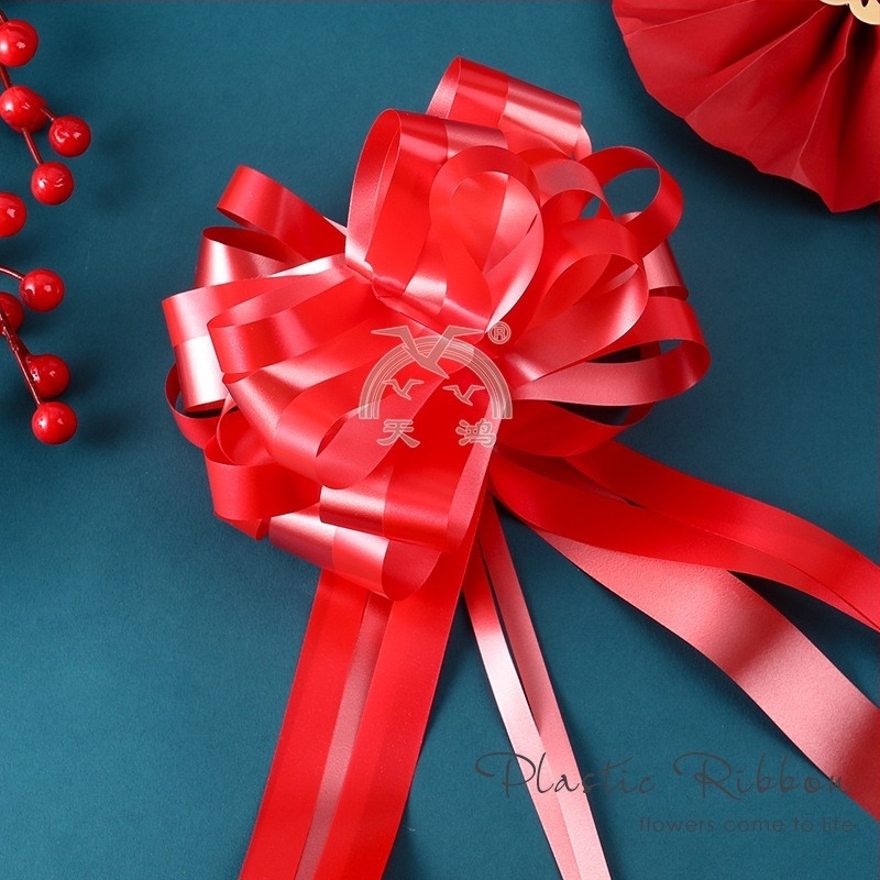 Gömb alakú virágos dísz szalaggal esküvői autó díszítéséhez és bulidekorációhoz