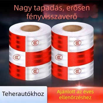 Kamionra készült fényvisszaverő matricák – piros-fehér figyelmeztető sávok a jármű karosszériáján, éves műszaki vizsgálatra.