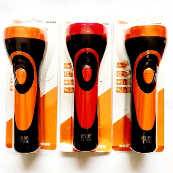 Tölthető LED zseblámpa 1200 mAh-s akkumulátorral, 10 W, kézi nyomású energia, 100-200 m hatótávolság, műanyag test