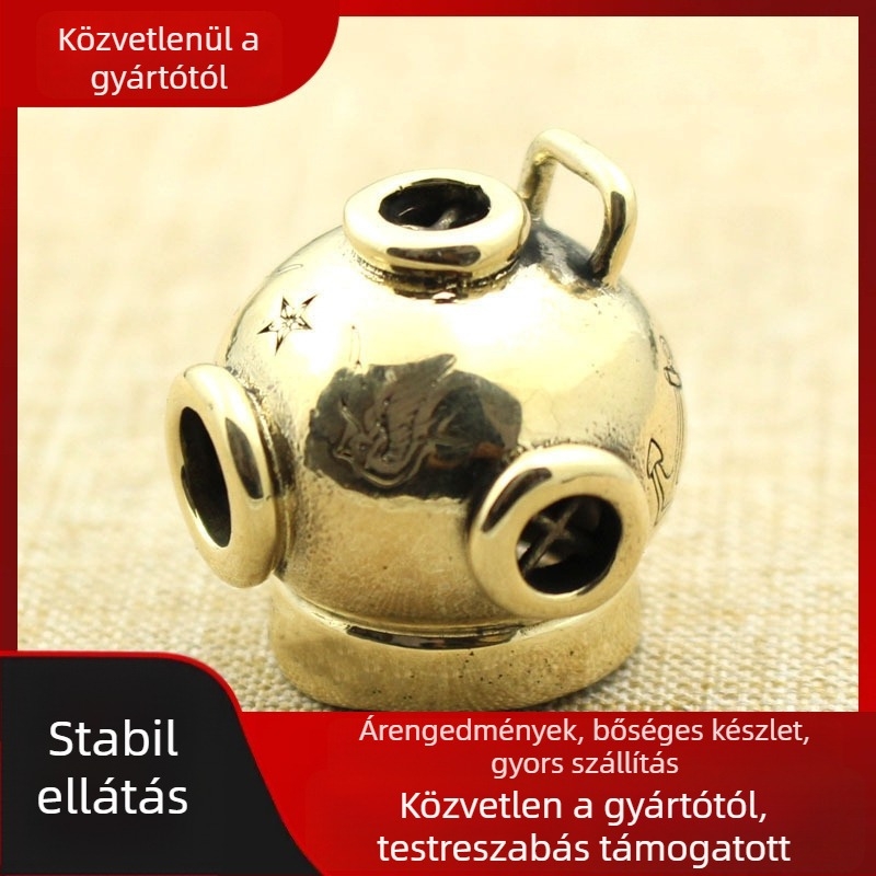 Autókulcstartó tengeralattjáró dizájn – sárgaréz, egyedi csomagolásban, márka D