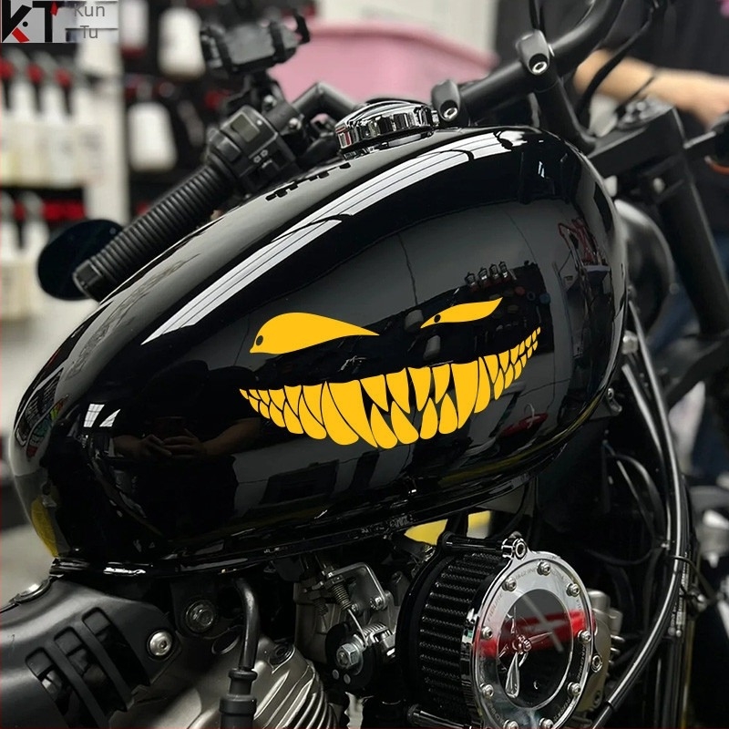 Shimaka autómatrica – Carved Hollow Sticker, Scratch Pattern, ragasztással történő felhelyezés, az első részre, motorháztetőre, ablakra, hátsó és oldal részekre