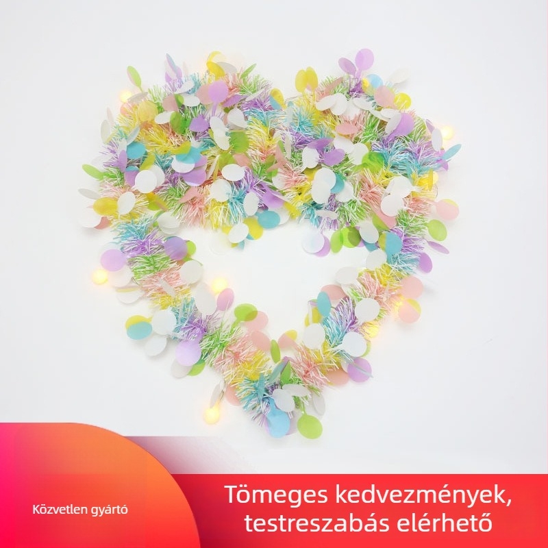 Színes kör alakú lemezek és díszítő szalagok húsvéti tojásokhoz, macaronsokhoz és gyermeknapi dekorációkhoz