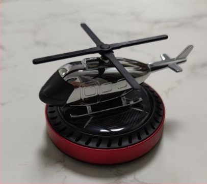 Napelemes helikopter autóhoz – illatosító dísz, forgó belső dekoráció