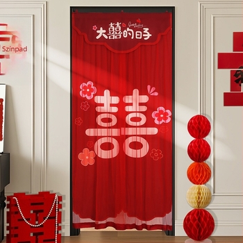 Esküvői ajtófüggöny hímzett boldog karakterekkel, anyaga textil, esküvői dekorációhoz és szobai díszítéshez