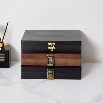 Fából készült asztali ékszerdoboz fedéllel, láncok és gyűrűk tárolására, modern minimalista stílus, geometriai mintázat, kapacitás 0.5